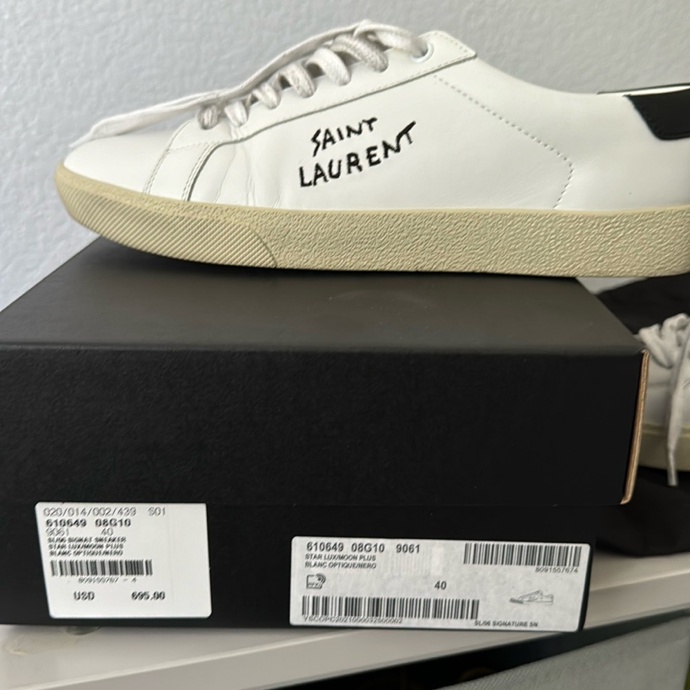 Size 40. Beautiful and worn once!